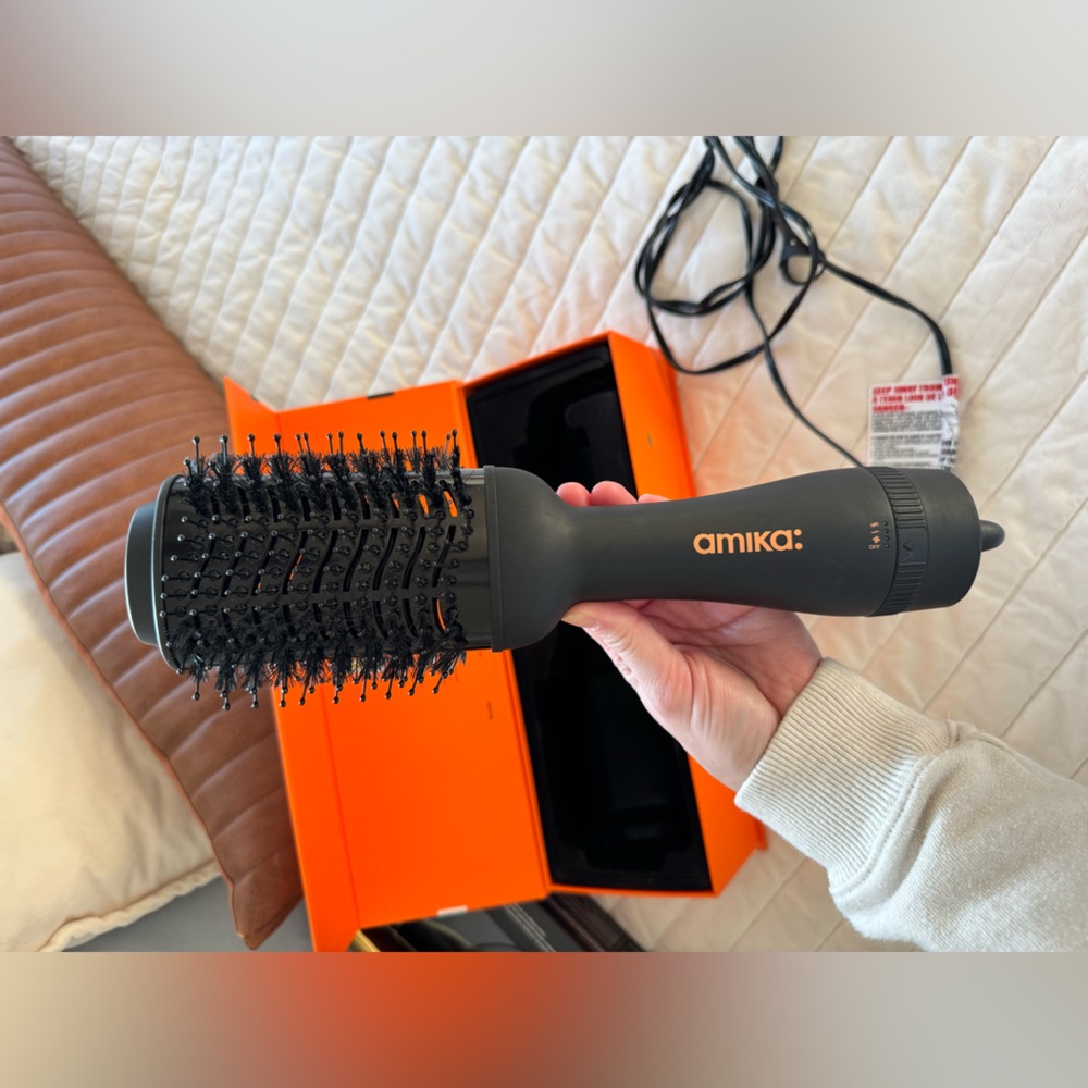 Amika blow dry brush